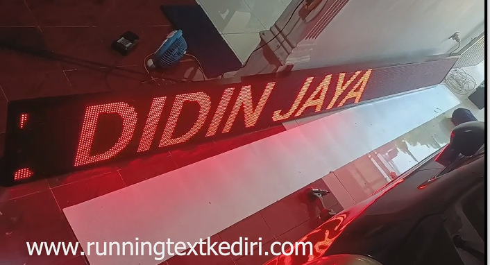 <p>Running Text adalah papan informasi digital berbasis LED yang menampilkan teks berjalan secara otomatis. Umumnya digunakan untuk menyampaikan informasi penting, promosi, jadwal, atau pengumuman dalam format yang menarik dan mudah dilihat dari jarak jauh. Running text hadir dalam berbagai ukuran, warna, dan tipe control, mulai dari monochrome ( satu warna ), RGB ( warna penuh ), hingga dukungan konektivitas seperti Wifi, USB, hingga LAN.</p>